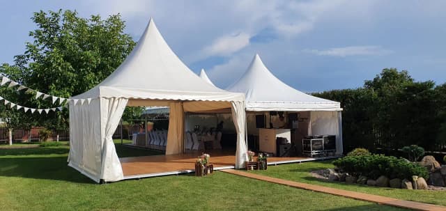 Ile kosztuje wynajem namiotu na wesele? Zaskakujące ceny i ukryte koszty